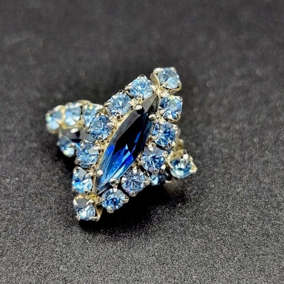 Vintage Petite Blue Rhinstone and Silver Toned Rhinestone Earings - Picture 3 of 6